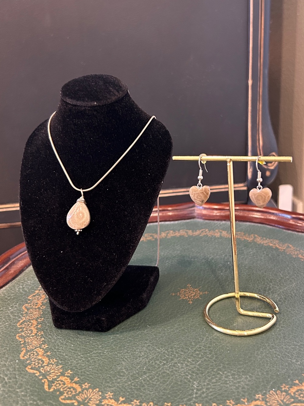 Petoskey Stone Pendant Necklace and Heart Earrings Set